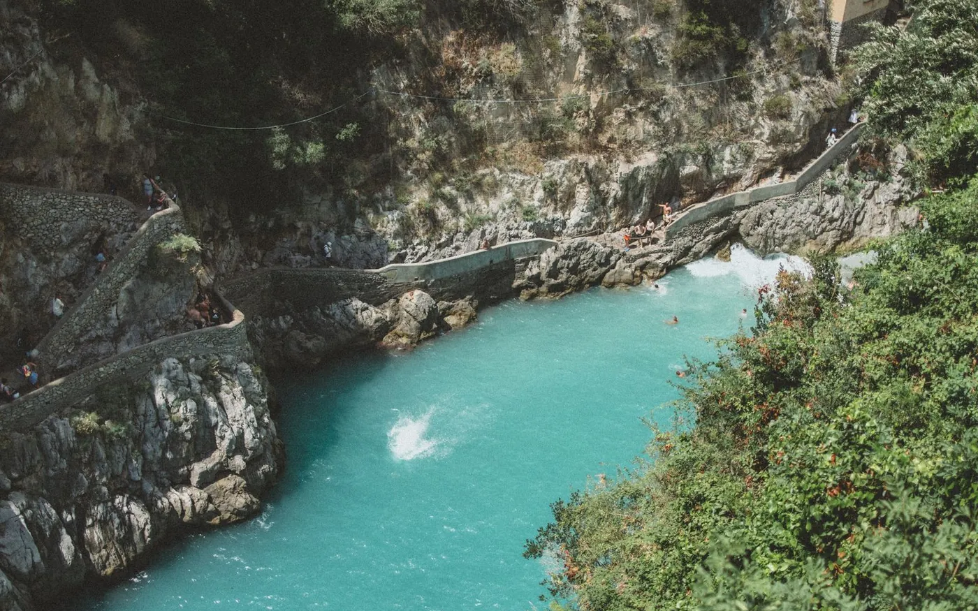 Dove fare il bagno ad Amalfi: le spiagge e le calette migliori (e come raggiungerle)